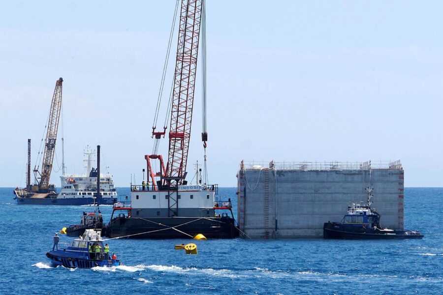 Fincosit completa la posa del primo cassone della Diga Foranea di Genova
