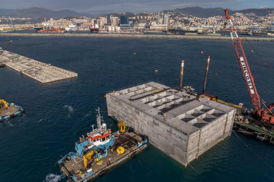 Genova, nuova diga foranea: completata la posa del decimo cassone. Al via le prossime fasi