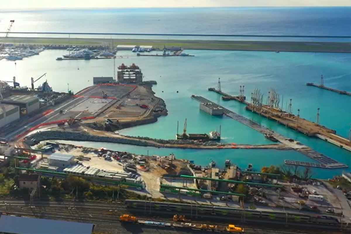 Consegnata al Committente la prima parte dei piazzali della nuova calata ad uso cantieristica navale all'interno del Porto Petroli di Genova Sestri Ponente